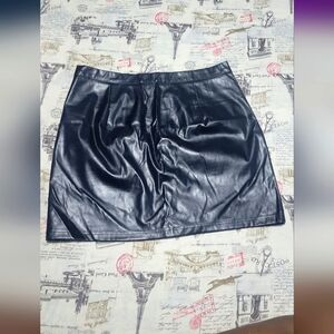 P U leather mini skirt